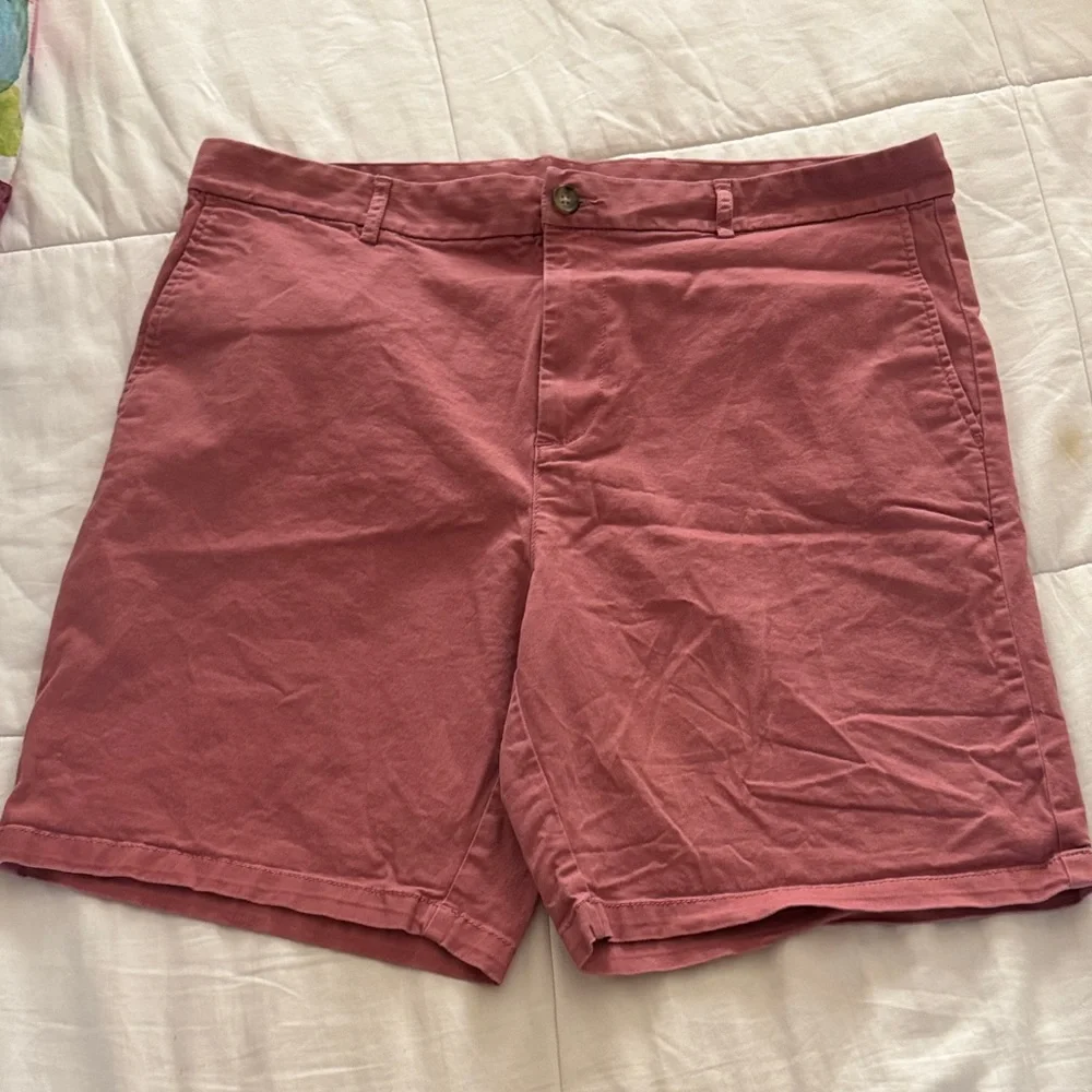 Old Navy Men's Dusty Rose Flat Front Shorts Size 40 Slim